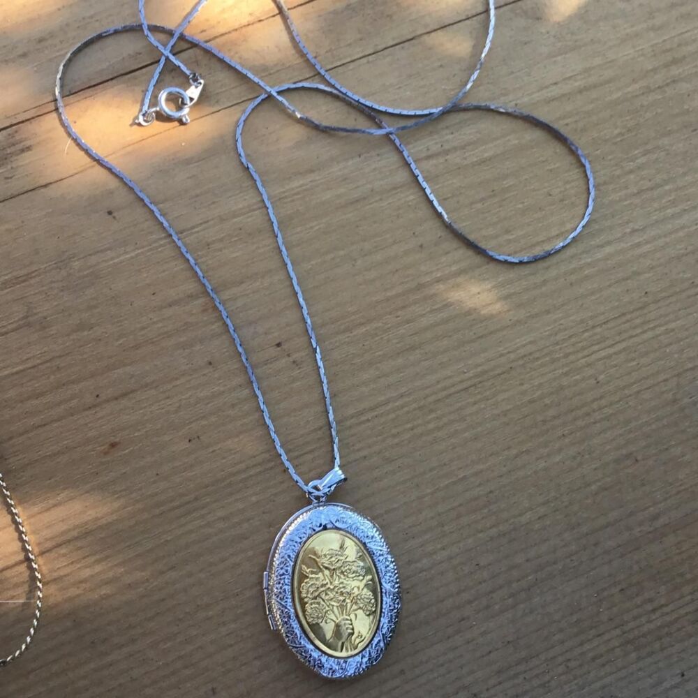 Franklin Mint 1975-76 Silver Floral Locket